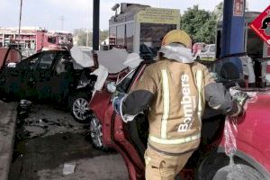 Siete heridos tras chocar dos coches en el peaje de la autopista de Orihuela
