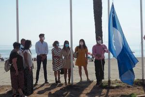 Peníscola hissa les banderes de qualitat a la platja Nord