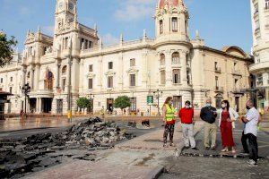 Se descubre el antiguo adoquinado en la plaza del Ayuntamiento de Valencia