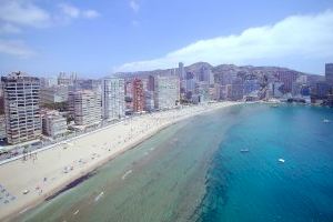 Las playas de Benidorm rozan los 110.000 usuarios en sus dos primeras semanas de actividad