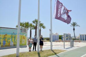 Castelló iza la bandera Qualitur que reconoce la excelencia en los servicios y calidad de sus tres playas