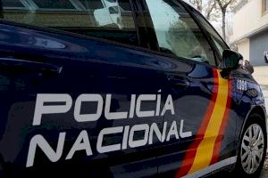 La Policía Nacional detiene en Valencia a un hombre tras fracturar el cristal de la puerta de acceso a una entidad bancaria