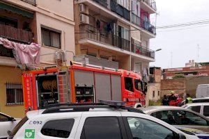 Un incendi a Silla obliga a evacuar un edifici sencer i causa cinc ferits