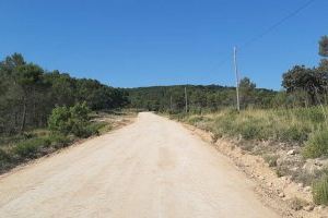 El Ayuntamiento de Requena arregla varios caminos rurales del municipio