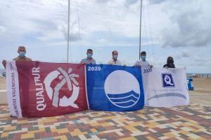 Orihuela iza por tercer año consecutivo 11 Banderas Azules que certifican la calidad de sus playas