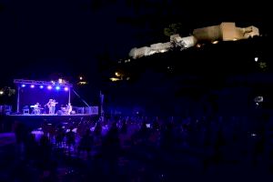 Oropesa del Mar pone ritmo a sus noches de verano con Estiu SonOr y apuesta por actuaciones circenses