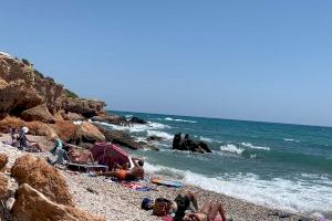 Una playa sin colillas: este municipio castellonense repartirá 5.000 ceniceros entre los bañistas