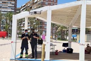 Alicante limita con la Policía Local el acceso de personas en un tramo de la playa de San Juan para evitar aglomeraciones