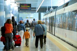 Más de 2,2 millones de viajeros eligen Metrovalencia como transporte en el último mes