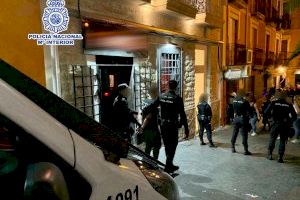 Detenidos por la Policía Nacional los autores de los robos de móviles cometidos en el Barrio