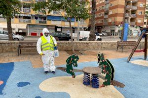 Continúan en Sagunto los trabajos de desinfección de parques infantiles e instalaciones biosaludables