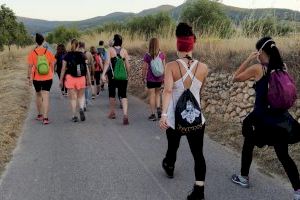 Un total de 43 personas participan en la primera ruta para conocer el patrimonio ambiental de Castalla