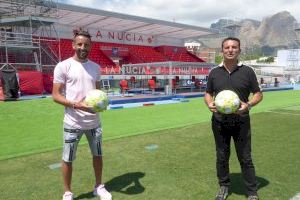El futbolista chileno Isla se pone “a punto” en La Nucía mientras decide su “futuro”