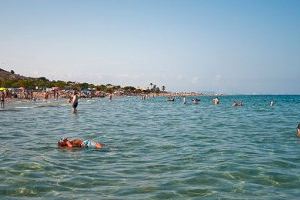 Compromís proposa declarar les platges naturals de Santa Pola “espais sense fum”