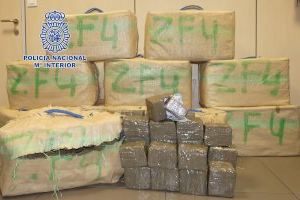 La Policía Nacional incauta 330 kilos de hachís ocultos en un envío de cerámica