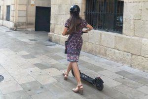 El Ayuntamiento lleva a Pleno la aprobación definitiva de la ordenanza de Vehículos de Movilidad Personal para facilitar la utilización de los patinetes eléctricos en Alicante