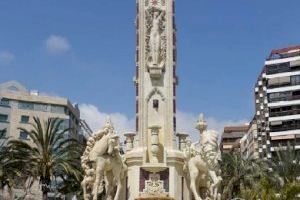 El Ayuntamiento restaura la fuente de la Plaza de los Luceros con unas obras de más de trescientos mil euros