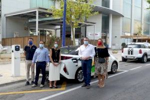 Benidorm suma un nuevo punto de recarga de vehículos eléctricos en el Rincón de Loix