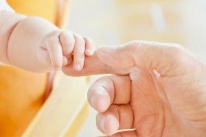 La Seguridad Social ha tramitado 230.765 permisos por nacimiento y cuidado de menor en los primeros seis meses de 2020