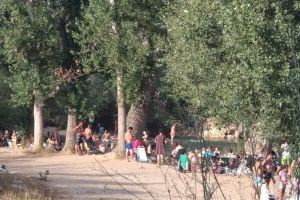Un municipi valencià prohibix el bany en el riu davant de les reiterades faltes dels banyistes