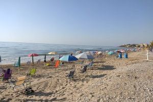 Multas de hasta 750€ por colocar las sombrillas para reservar espacio en la playa