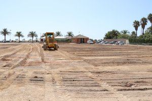 Retrasadas las labores de pavimentación y asfaltado del aparcamiento de la avenida Mediterráneo