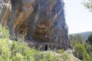 El IVCR+i y la Universidad de Alicante investigan los pigmentos utilizados en las pinturas rupestres de las cuevas de la Araña en Bicorp