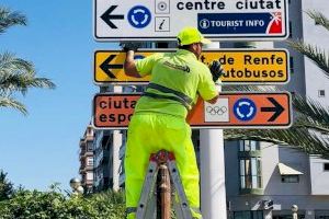 El Ayuntamiento invierte 30.000 euros en la mayor operación de renovación de señalización vertical informativa de los últimos 25 años