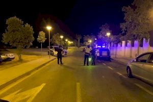 La Policía Local  disuelve botellones y ha impuesto 59 denuncias a grupos de personas por desobediencia en el uso de mascarillas y consumo de alcohol en una noche en Alicante