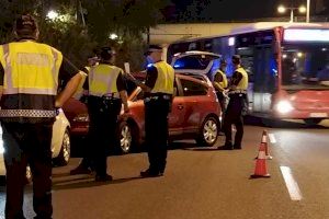 La Policía Local de Alicante refuerza los controles de tráfico ante el incremento de personas los fines de semana que conducen bajo las influencias del alcohol y las drogas