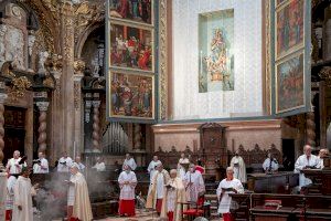 La Catedral sustituye la tradicional procesión de la fiesta de la Asunción por un recorrido claustral con el icono “La Verónica de la Virgen”