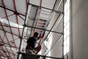 L´Ajuntament d´Almenara substitueix les finestres i vidrieres del Poliesportiu Municipal Cobert