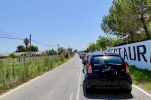 El nuevo semáforo en El Palmar causa enormes colas y la indignación de vecinos y hosteleros