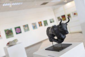 La Casa de Cultura de l’Alfàs acoge una exposición colectiva de pintura y escultura