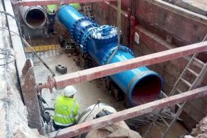 El Ayuntamiento instala una válvula motorizada en la red de agua potable en el puente Nou d´Octubre para mejorar el abastecimiento