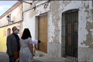 Martínez Dalmau visita en Parcent la casa de Gabriel Miró que será rehabilitada gracias al programa 'Reconstruïm Pobles'