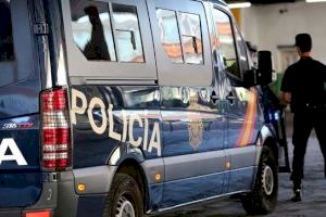 Detenen a tres homes a València per donar una pallissa a l'amo d'un bar del qual es van anar sense pagar
