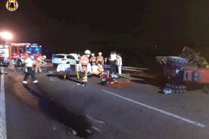 Dos heridos en un grave accidente entre un coche y un tractor en Carcaixent