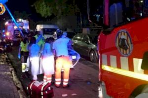 Diez heridos de diversa gravedad en el incendio de un edificio de cinco plantas en Xirivella