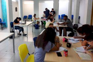 Almassora prepara cursos d’anglés i valencià en el Casal Jove a partir de setembre