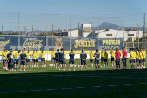 El Villarreal CF recupera a dos futbolistes després de superar el COVID-19 i sondeja el mercat