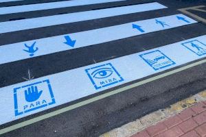 Torrevieja comienza la implatación de pictogramas en los pasos de peatones para personas con trastorno del Espectro Autista (TEA)