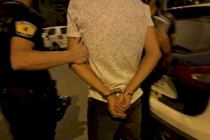 Dos detenidos en Elche por posesión de estupefacientes e intentar evadir un control de la Policía Local