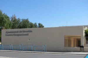 El Ayuntamiento de Novelda cede a las asociaciones Capaz y Párkinson las instalaciones que albergan sus respectivas sedes