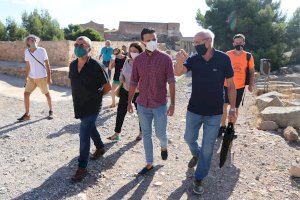 L'alcalde de Sagunt visita el Castell junt als Voluntaris pel Patrimoni per a comprovar les labors de neteja realitzades per l'associació