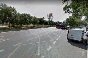 Un choque entre una camioneta y una moto se salda con un herido en Valencia