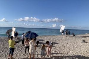 La marca infantil Abel & Lula escoge la Playa El Paraíso de La Vila para su próxima campaña de fotos