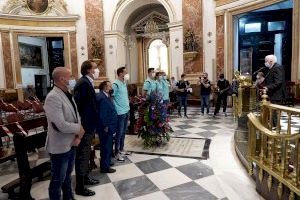 La Basílica acoge la ofrenda de flores del Valencia CF y el Levante UD a la Virgen de los Desamparados