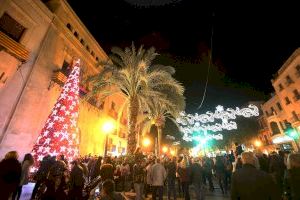El Ayuntamiento de Elche destinará este año 100.000 euros al alumbrado navideño para impulsar la actividad comercial