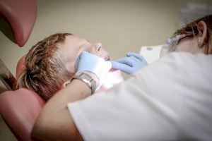 El CODECS aconseja incluir la visita al dentista en la rutina tras las vacaciones de verano